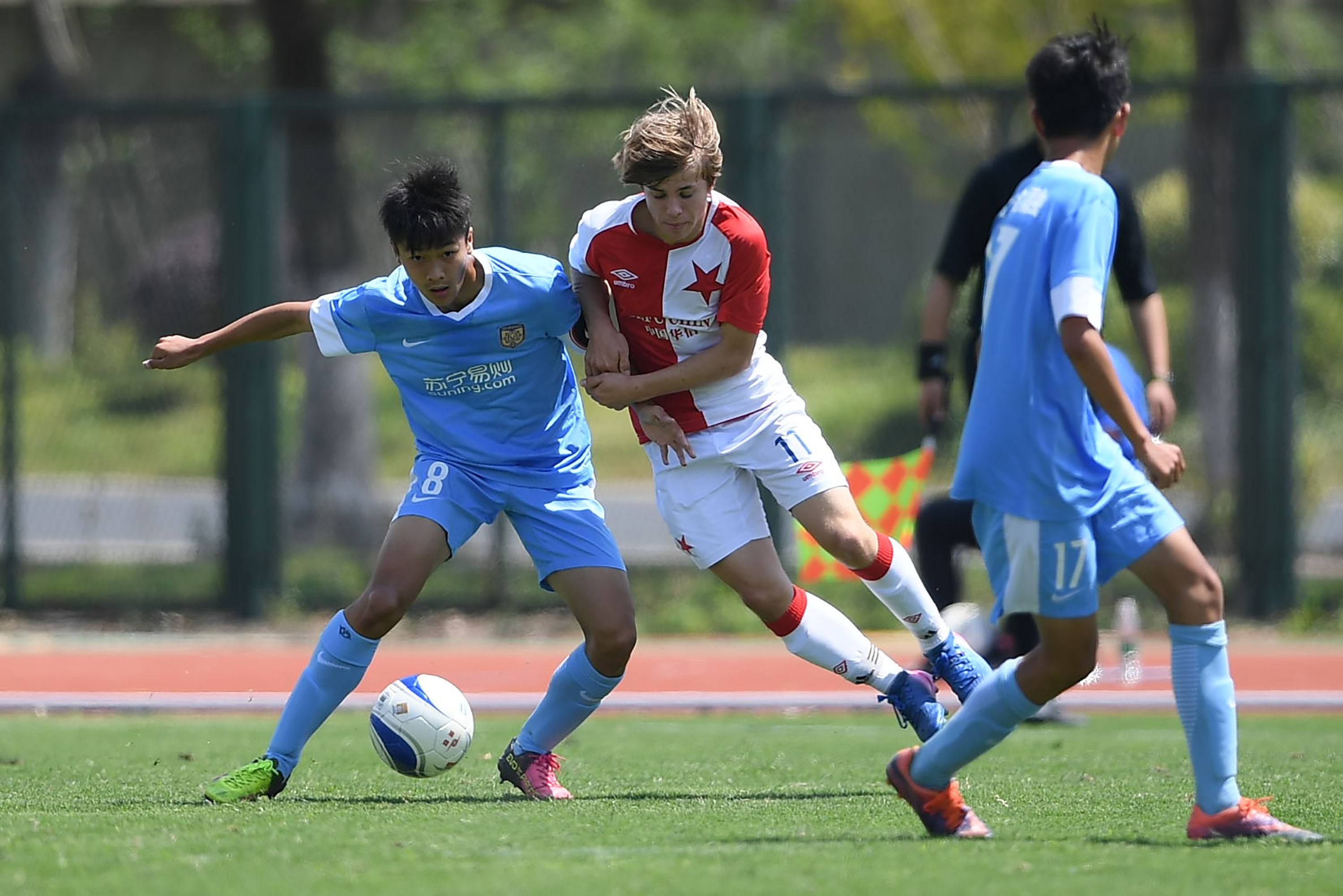 他替补上场 他替补上场