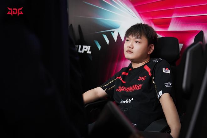 詹姆斯交出 詹姆斯交出