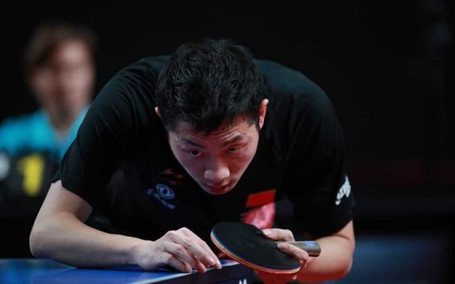 他不仅亲临 他不仅亲临